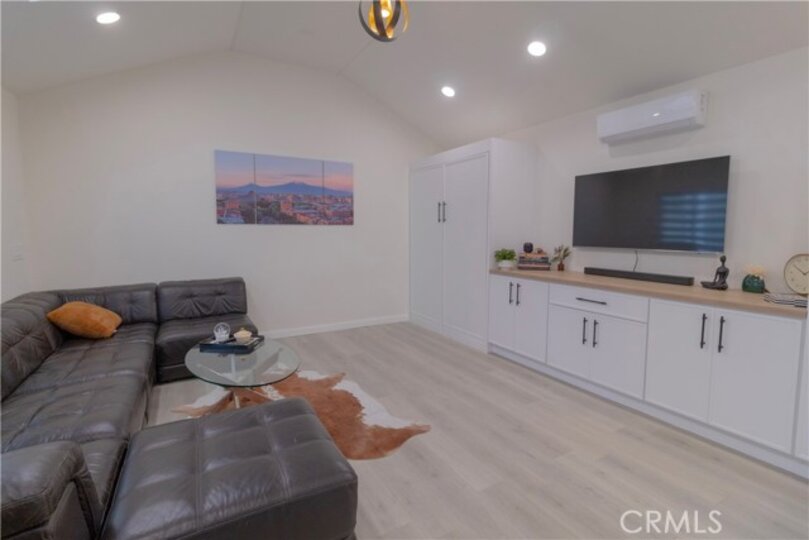 https://u-api.digitalengineering.io/media/cache/resolve/site_photos_image/https://media.crmls.org/medias/506f78e2-467a-4296-a315-9412b7c5f5b9.jpg