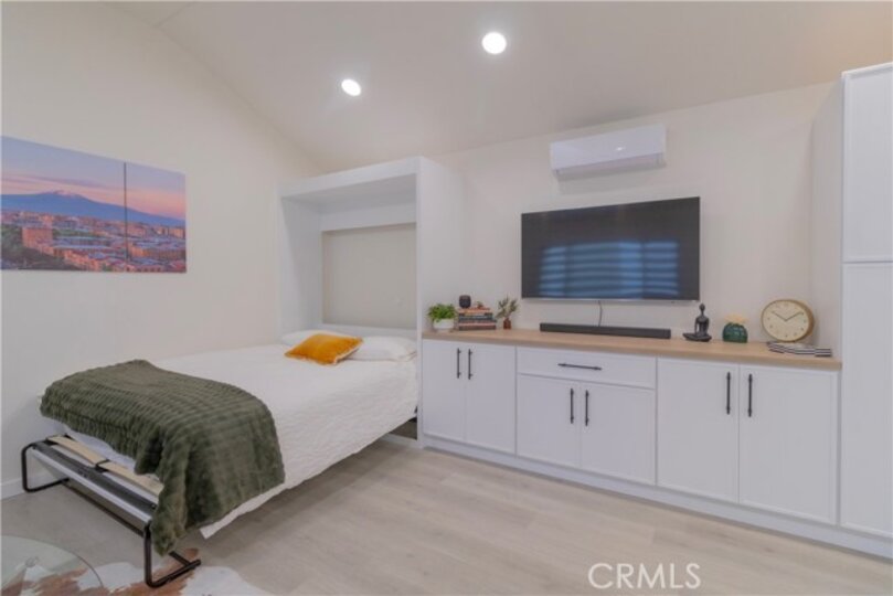 https://u-api.digitalengineering.io/media/cache/resolve/site_photos_image/https://media.crmls.org/medias/6c2b4add-16ee-4510-bdad-2e846b11b354.jpg